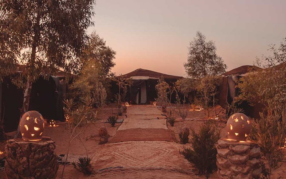 Campamento de lujo en el desierto del Sahara de Merzouga en Marruecos tiendas tradicionales nomadas y autenticas